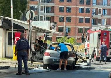 Кола се възпламени в пловдивския район „Западен