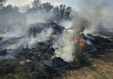 Отново се разгоря пожарът край Рупите