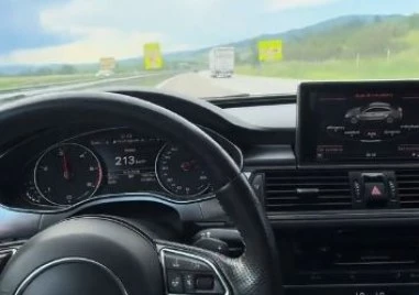 Спортно ауди „лети с над 220 км/ч по магистралата, шофьорът се хвали в TikTok ВИДЕО