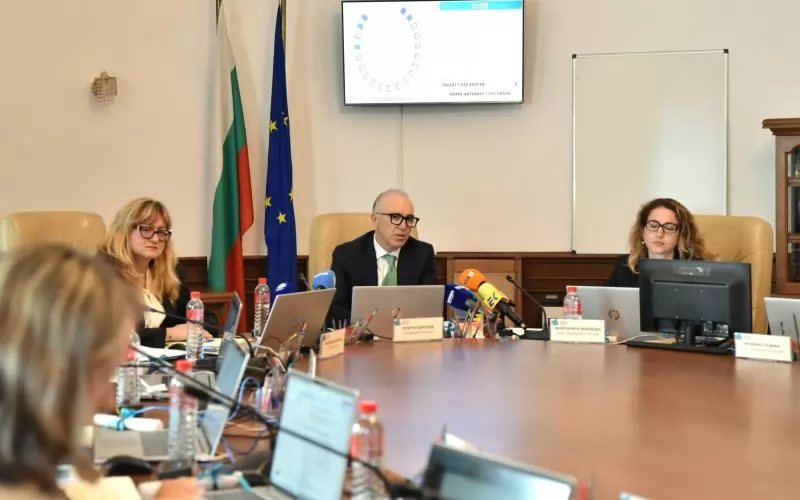 Казус с билбордове за президентските избори смути ЦИК