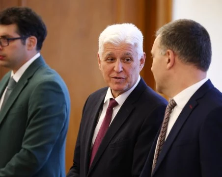 Министър Стоянов: Няма пряка заплаха от Иран за националната ни сигурност