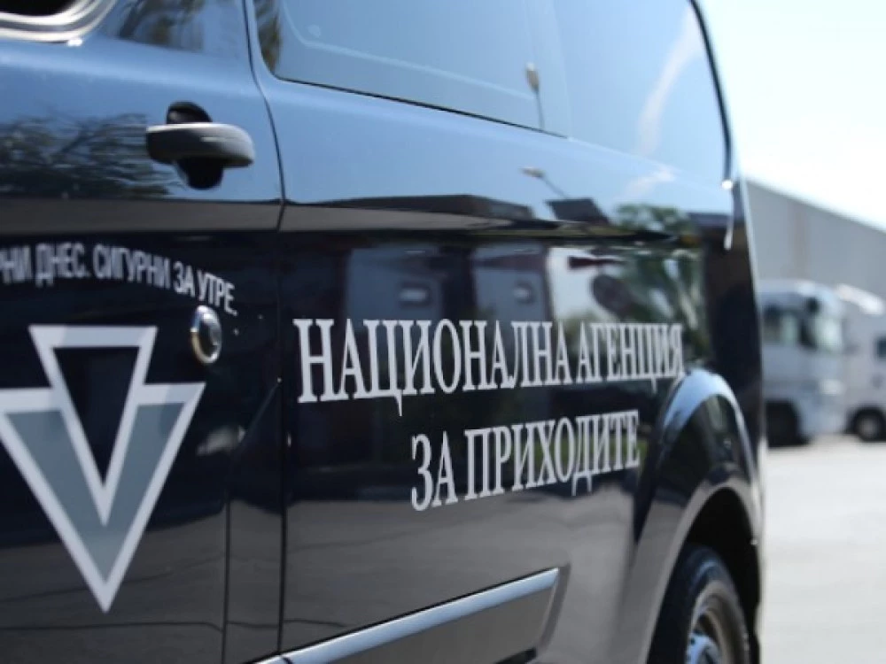 Екшън при проверка на НАП в павилион в Слънчев бряг! Търговец избяга с касов апарат