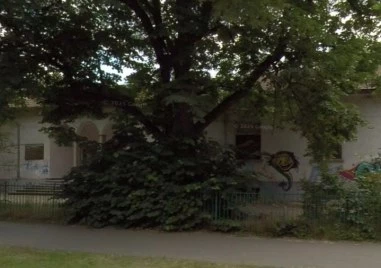 Битката за Стоматологията в Асеновград: Застрояване или последното зелено кътче за децата?