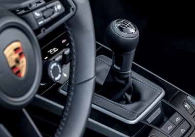 Porsche върна ръчните скорости в 911 Carrera S след натиск от клиентите