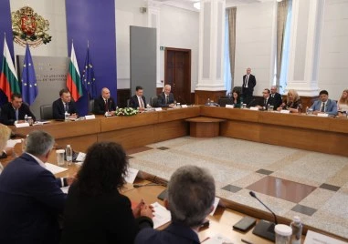 Радев: Действията на правителството срещу прането на пари и корупцията  са силен гарант за излизане на България  от „сивия списък