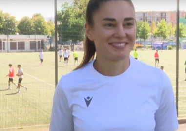 Съдийката, която дебютира извънредно в мач на Локо: В началото бях в шок