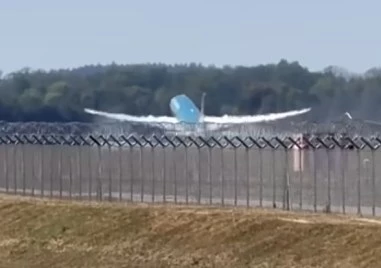 Самолет едва не се разби на летище Мюнхен ВИДЕО