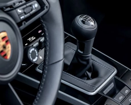 Porsche върна ръчните скорости в 911 Carrera S след натиск от клиентите