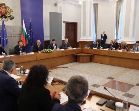 Радев: Действията на правителството срещу прането на пари и корупцията  са силен гарант за излизане на България  от „сивия списък