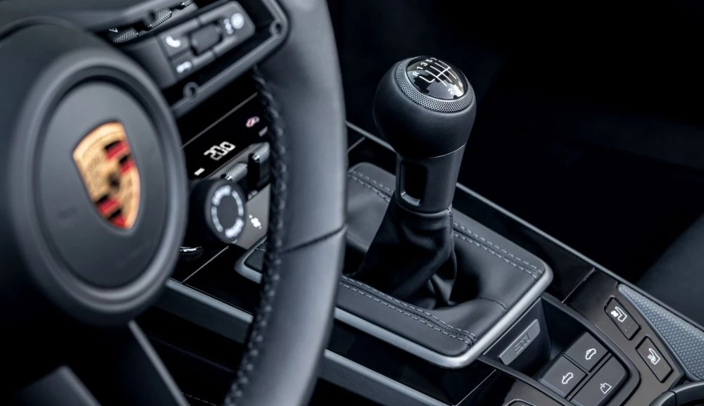Porsche върна ръчните скорости в 911 Carrera S след натиск от клиентите