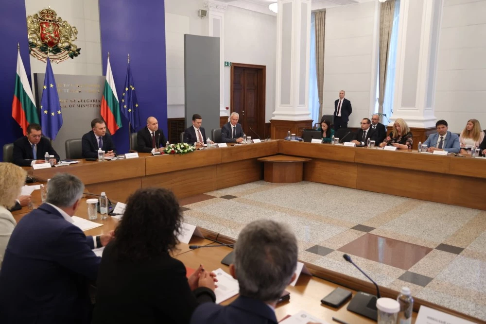 Радев: Действията на правителството срещу прането на пари и корупцията  са силен гарант за излизане на България  от „сивия списък