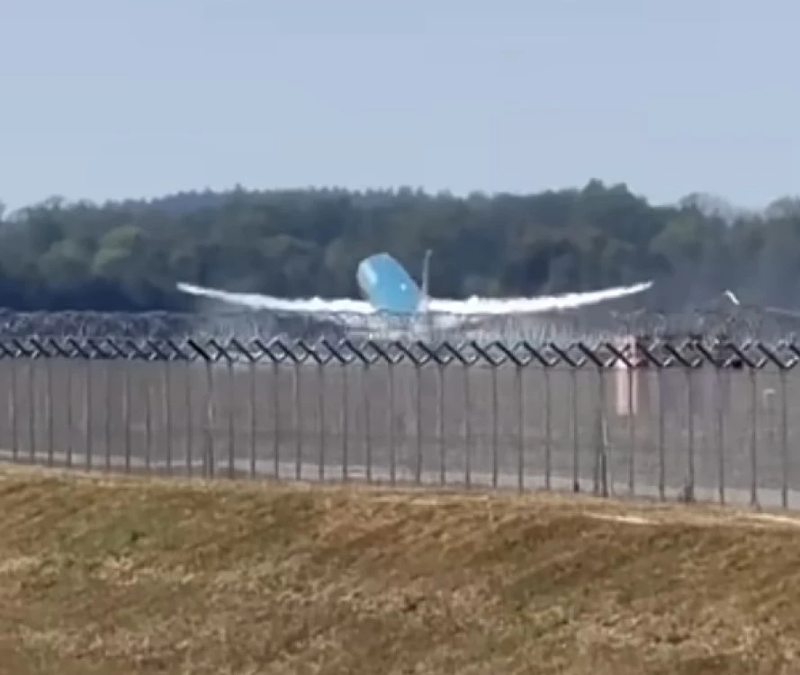 Самолет едва не се разби на летище Мюнхен ВИДЕО