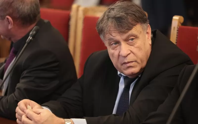Просветното министерство с тайна чистка по регионите