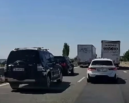 Спряха шофьор на тир изпреварвал над 1.5 км., друг предложи подкуп