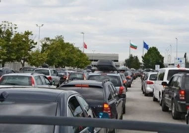 Жесток трафик и рекорд на ГКПП „Капитан Андреево: Над 5300 коли преминаха само за ден