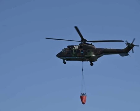 Военни и хеликоптер 