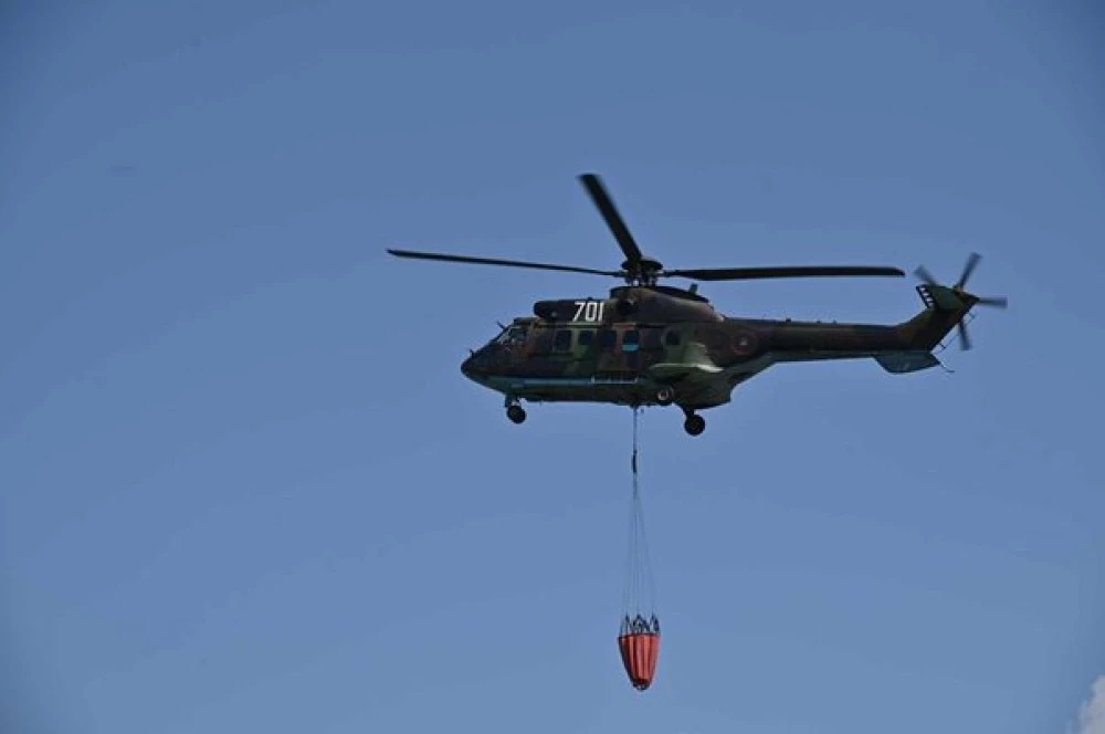 Военни и хеликоптер 