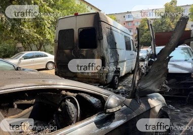 Силен взрив събуди „Южен преди пожара с пет изгорели коли ВИДЕО