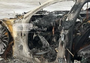 Среднощен пожар: Пет коли в Пловдив изгоряха