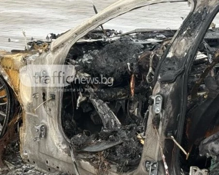 Среднощен пожар: Пет коли в Пловдив изгоряха