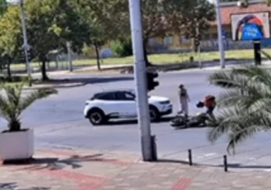 Моторист е с охлузвания след катастрофа с кола в Тракия ВИДЕО