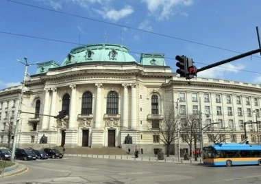 Приеха на първо четене намаление на таксите за платено обучение