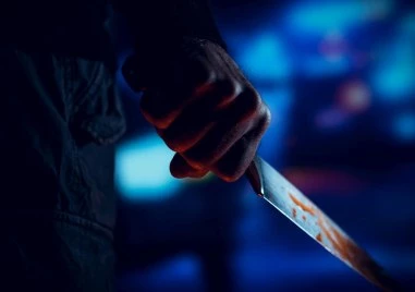 Уличен музикант намушка тийнейджър във Варна