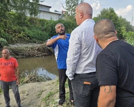 9 души са спасени при потопа в Пещера, но още се издирва изчезналият 58-годишен мъж