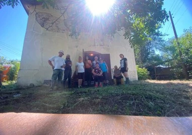 Доброволци се обединиха, за да спасят 120-годишния храм в пловдивско село