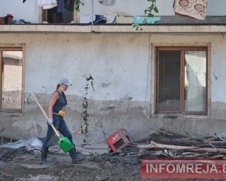 Специална зона за журналисти в Струмяни. Да не би да сме в Белия дом?
