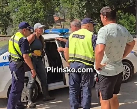 Журналистка и доброволец беше задържана при посещението на Румен Радев в Струмяни – защо?