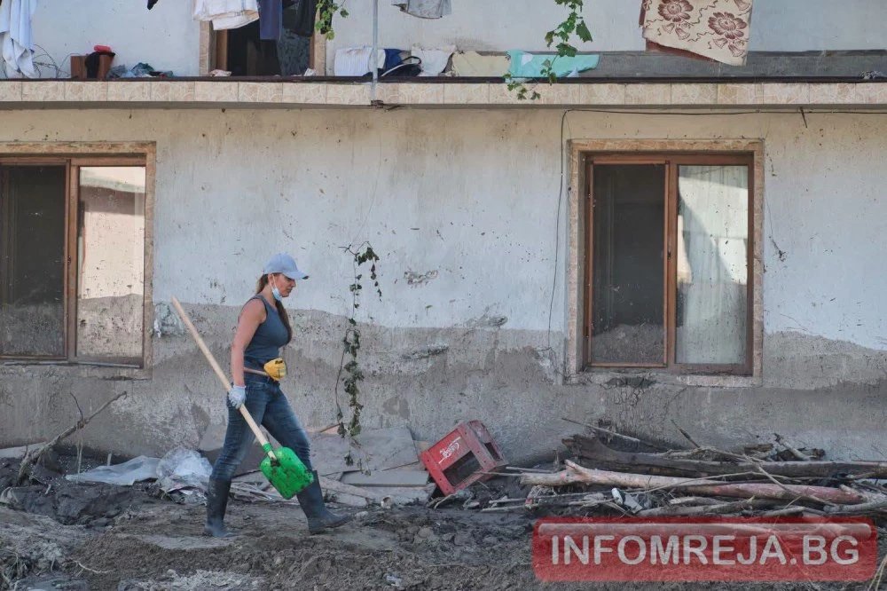 Специална зона за журналисти в Струмяни. Да не би да сме в Белия дом?