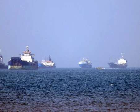 400 кораба и 6000 моряци остават блокирани в Персийския залив