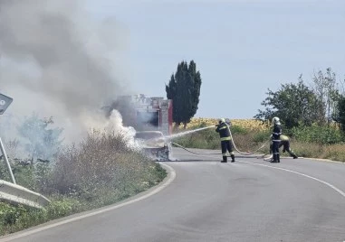 Кола пламна в движение край Варна