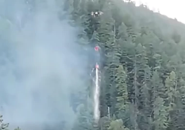 Пуснаха видео как дрон за първи път гаси пожар у нас – изсипа над тон вода край Рилския манастир