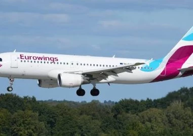Самолет кацна аварийно в Париж заради теч на пара от кухнята