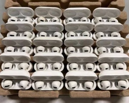 Български фирми в схема за 20 млн. евро с AirPods, петима са арестувани в Чехия