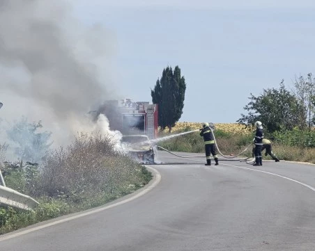 Кола пламна в движение край Варна