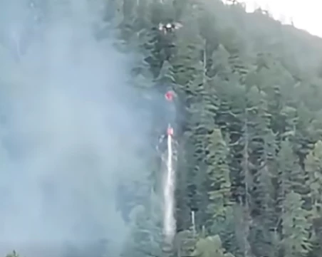 Пуснаха видео как дрон за първи път гаси пожар у нас – изсипа над тон вода край Рилския манастир