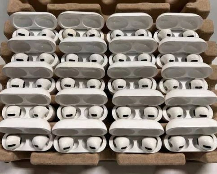 Български фирми в схема за 20 млн. евро с AirPods, петима са арестувани в Чехия