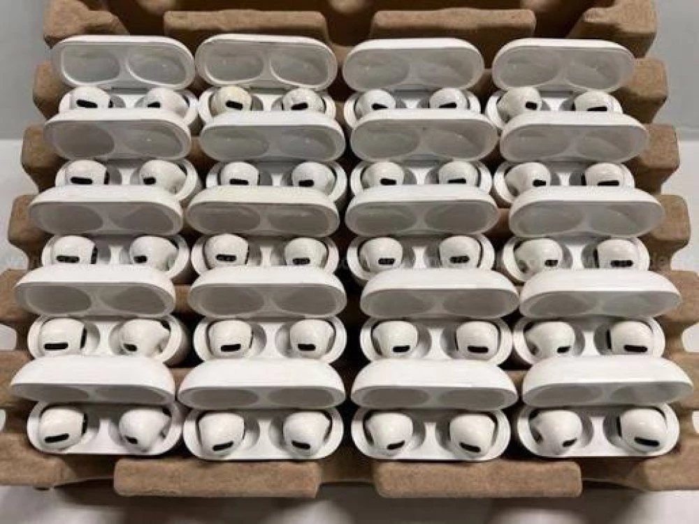 Български фирми в схема за 20 млн. евро с AirPods, петима са арестувани в Чехия