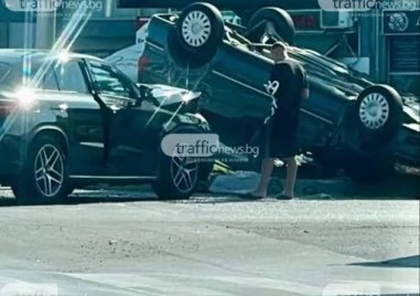 Двама души са загинали при катастрофи в страната