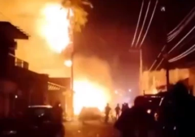 Кола бомба избухна пред полицейски участък в Мексико, има ранени