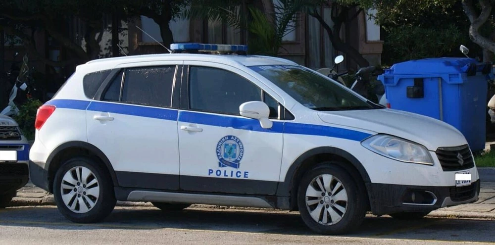 Бебето, намерено в куфар в Атина, е било с над 10 прободни рани