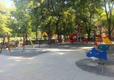 Разшириха с 400 кв. м детската площадка в парк „Кронщад в Пловдив СНИМКИ