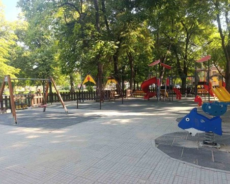 Разшириха с 400 кв. м детската площадка в парк „Кронщад