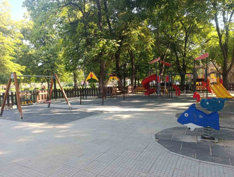Разшириха с 400 кв. м детската площадка в парк „Кронщад