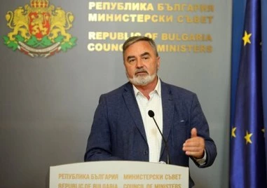 Ангел Кунчев: Омерзен съм от твърденията на здравния министър, получавам 300 евро като преподавател