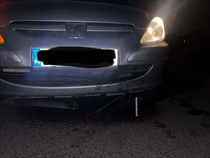 Млад шофьор се сблъска с гума, зарязана в лявата лента на АМ Тракия и аварира