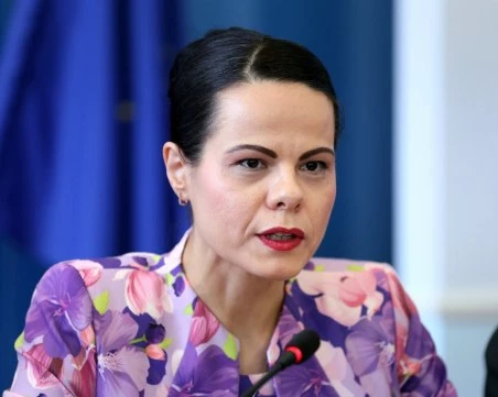 Депутатите изслушват здравния министър Катя Ивкова заради спорни реформи и оставки